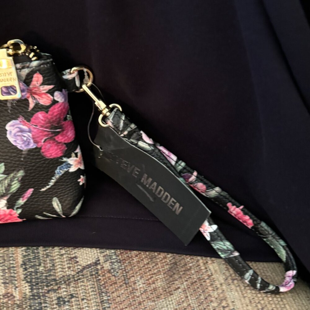 Steve Madden Floral Wristlet - NWT - Picture 4 of 11